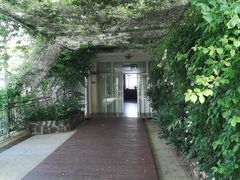 -皇马海口湾海景酒店(万绿园秀英港店)