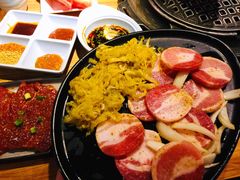 烤精选猪五花配酸菜-小米烤肉-泥炉炭烤(常营店)