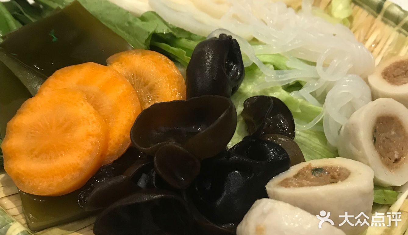 之前喜欢买藤椒的，这次试了荔枝香辣，味道也很好