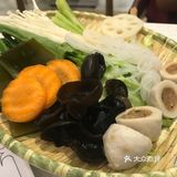 之前喜欢买藤椒的，这次试了荔枝香辣，味道也很好