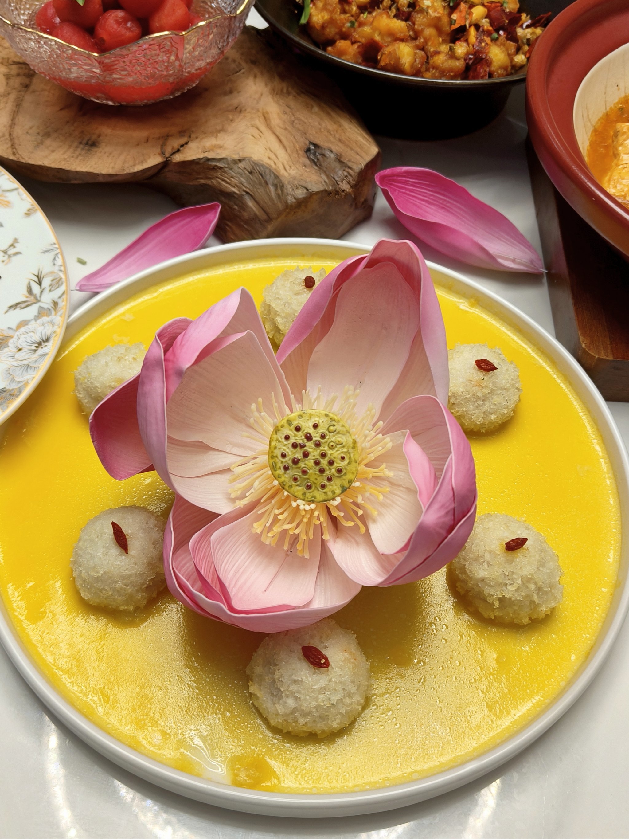 被荷花包围吃饭是种什么体验?答案在这