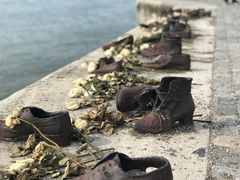 -多瑙河畔鞋履雕塑