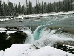 -阿萨巴斯卡瀑布观景点