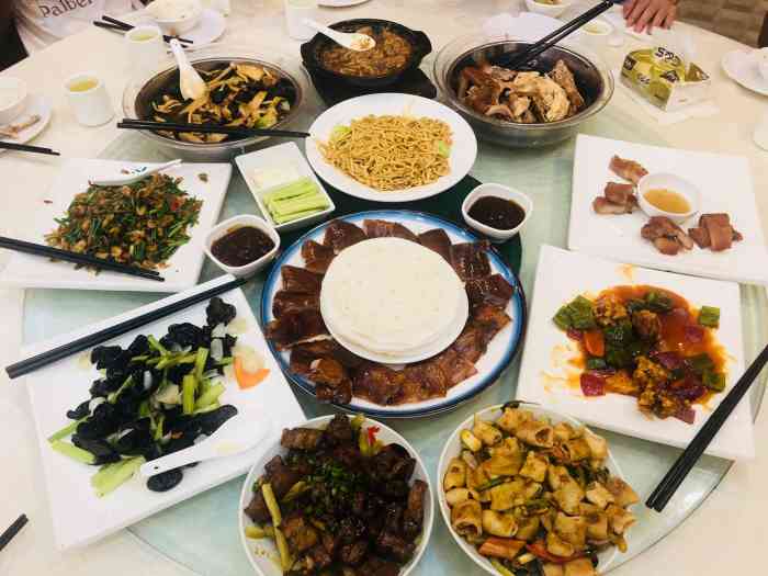东湖新城酒家(东湖店)-"周末10点多去的,人比较多,要拿号排队,.