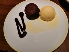 巧克力熔岩蛋糕配香草冰淇淋-萨莉亚意式餐厅(杭州西溪龙湖天街店)