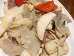 杏鲍菇竹耳爽肉片-十三式重庆江湖菜(金茂览秀城店)
