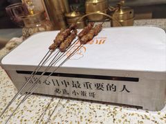 -小董哥烤串·爆汁大油边(故宫店)