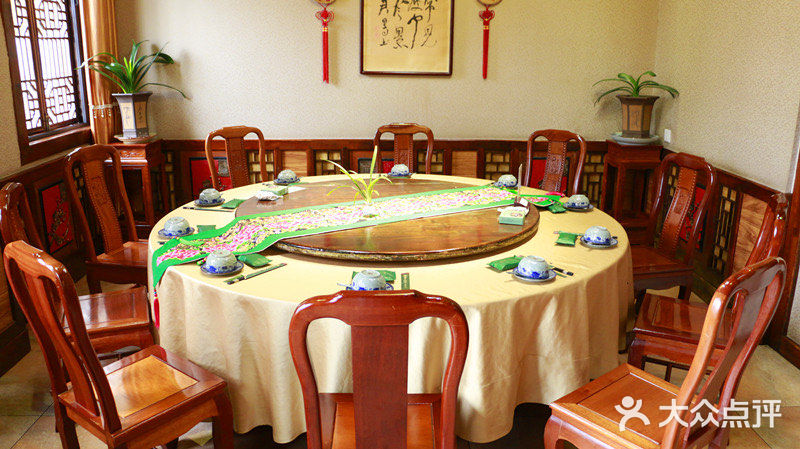 天凉了，来这家传统老店坐坐，吃吃饭，休息会儿吧~