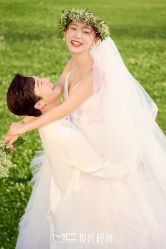 -现代经典婚纱摄影