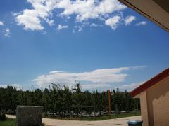 客房前台门外的蓝天白-意大利农场度假村