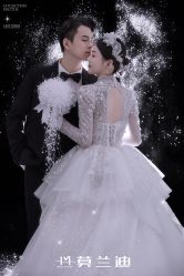 -莫兰迪婚纱摄影