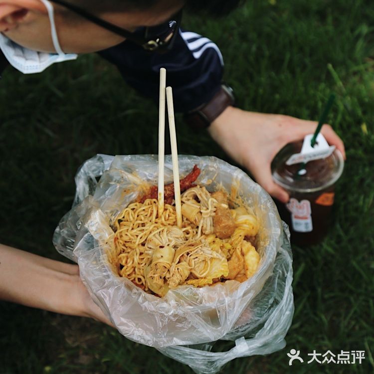 二环脏摊麻辣烫可外卖🥡打包去公园~