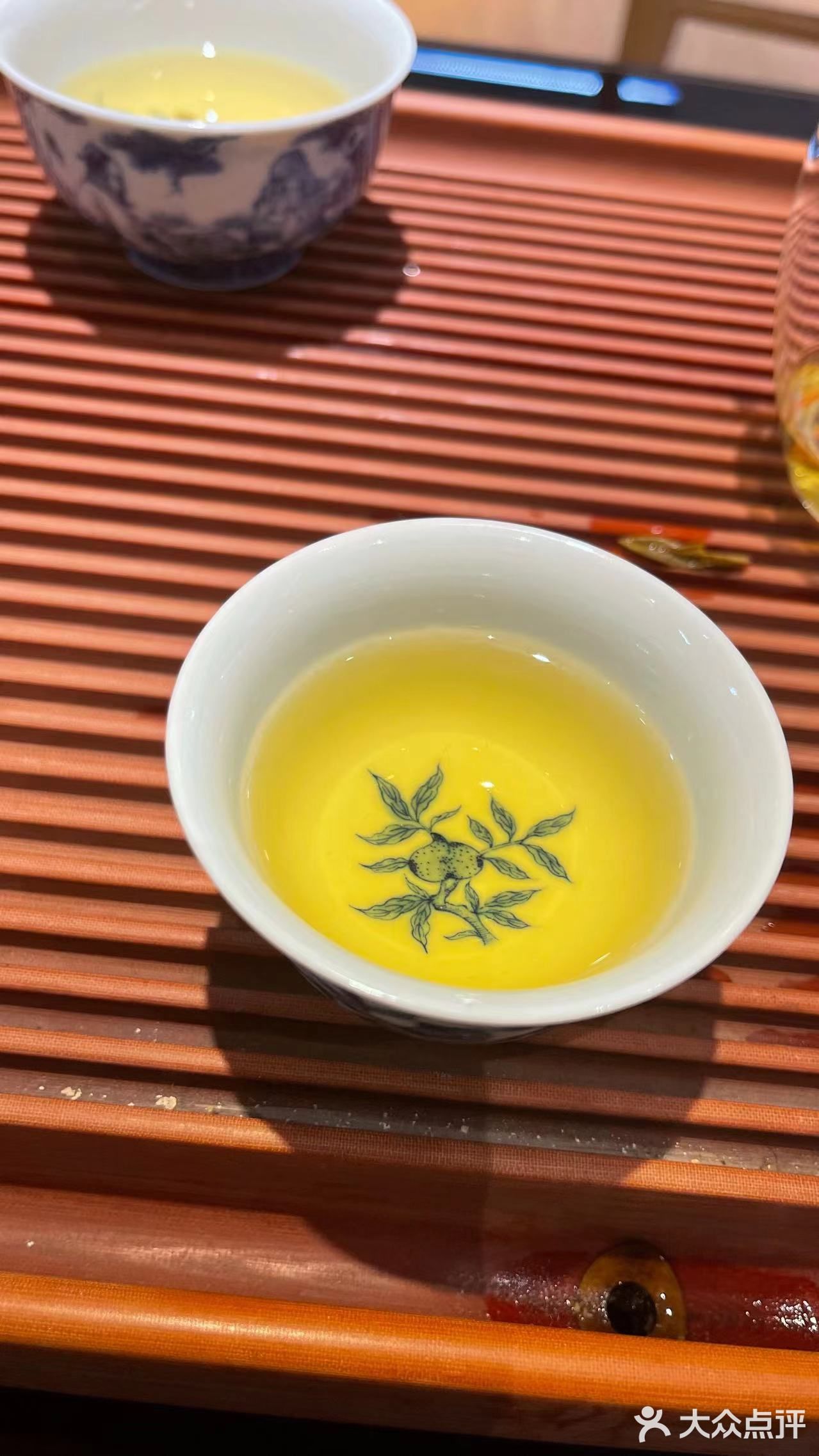 流光溢彩。执一盏茶，细品