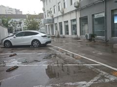 -北亚国超特斯拉授权钣喷中心