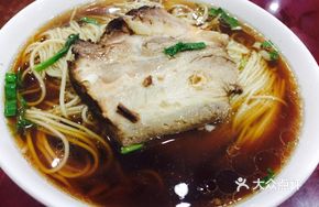 Scallion-Flavored Braised Pork Noodles