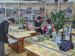 -三叶眼镜城批发市场(上海火车站店)