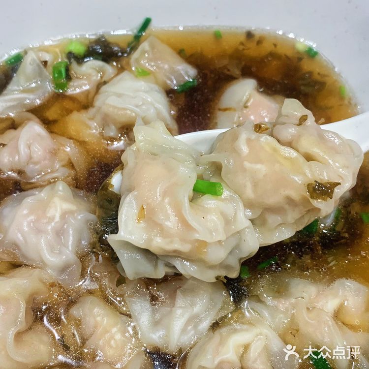 打工人秋冬食堂！来一碗暖乎乎鲜肉馄饨