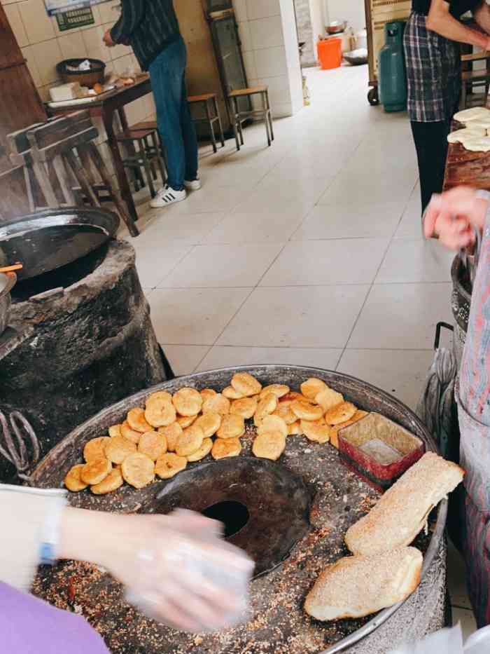 皮市街端荣烧饼图片