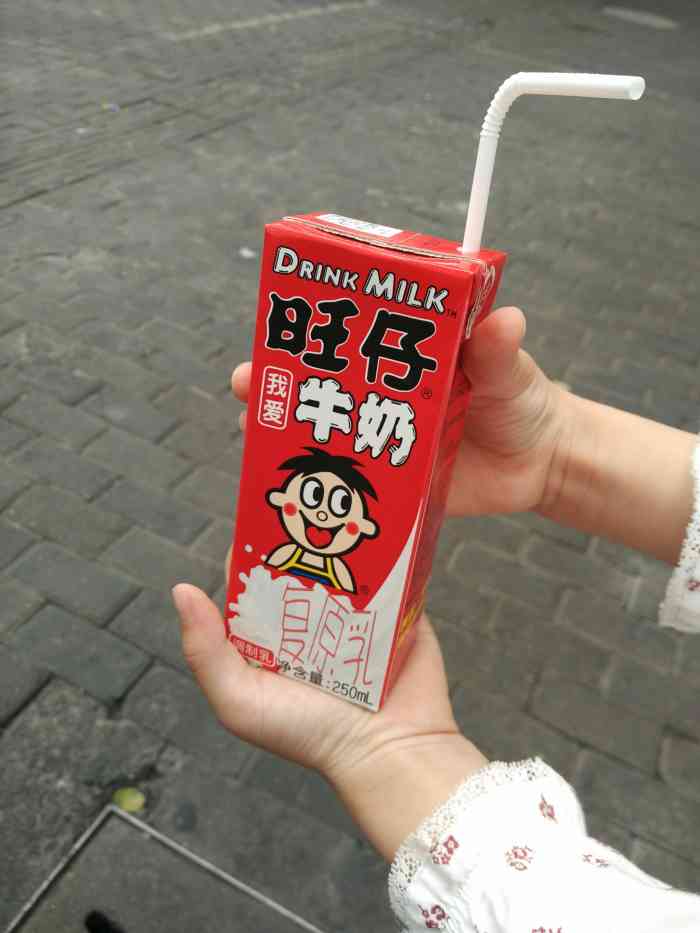 现在牛奶棚越做越不好了,店面越来越小