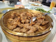 五指毛铜盘焗泉水鸡-围龙屋客家食府(福田店)