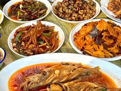 -丹水桥地锅鱼·翘嘴鲌·地方特色全鱼宴(丹江口大坝店)