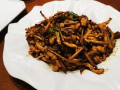 鲜茶树菇炒肉丝-马凯餐厅(地安门店)