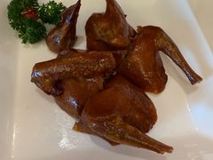 玻璃脆皮乳鸽-利苑酒家(合景国际金融广场店)