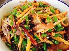 仔姜猪耳-江边湾柴火鸭