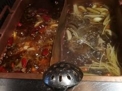 -老牌坊云南鱼豆花火锅(爱建店)
