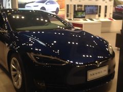 -TESLA 特斯拉(上海太古汇体验店)