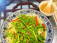 蒜苔炒肉盖浇面-河州春清真西北特色美食(虎踞路店)