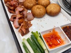 小饼炭烧肉-龙香居海鲜浑锅家常菜·特色驴肉