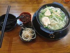 -丽虹云南过桥米线(兴工街店)