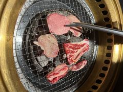 -山川小町·极番烧肉(新地假日广场店)