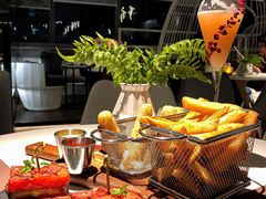 辣味炸薯條配蜜糖芥末醬-Oasis Bar & Grill
