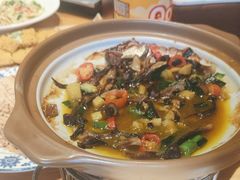 -头上红煨盐鸡·非遗院子餐厅