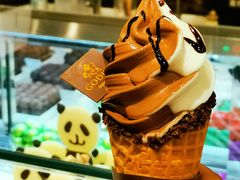 香草黑巧双重口味软冰淇淋-GODIVA(国际金融中心店)