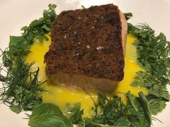 牛肝菌裹烤三文鱼-Mercato莫卡多露台餐厅与酒吧(K11店)
