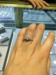 -威德钻石-克拉钻大本营(南京东路店)