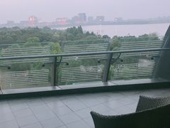 -上海滴水湖皇冠假日酒店