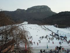 -济南卧虎山滑雪场