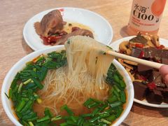 -梁老三麻辣鸡头总店