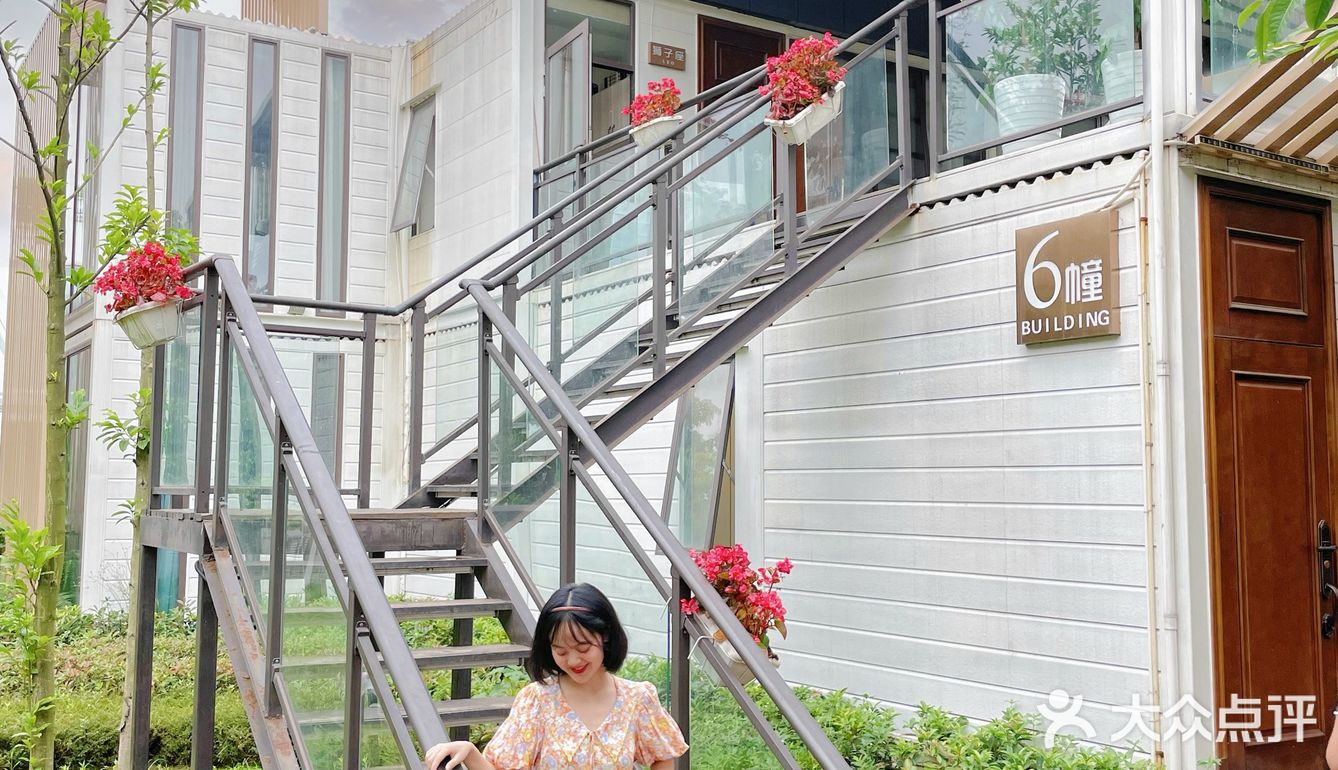 美滋滋 我们订的是星空泡泡屋，透明的圆形小屋