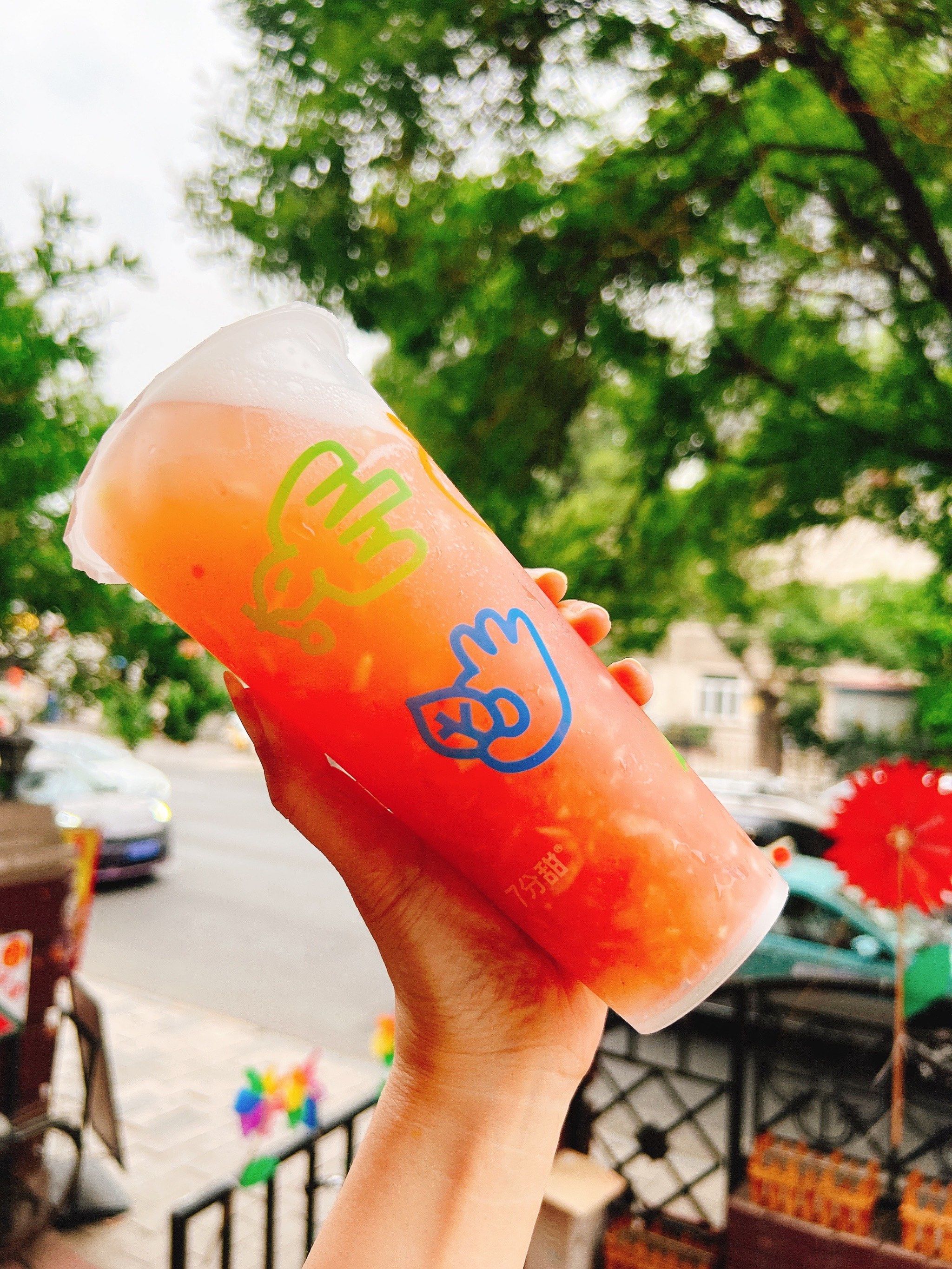 七分甜夏日限定新品,桃桃芭乐冰冰茶