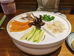 -云海肴·汽锅鸡·云南菜(天山百盛优客店)