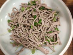 香椿苗拌豆腐丝-汤河清真餐馆
