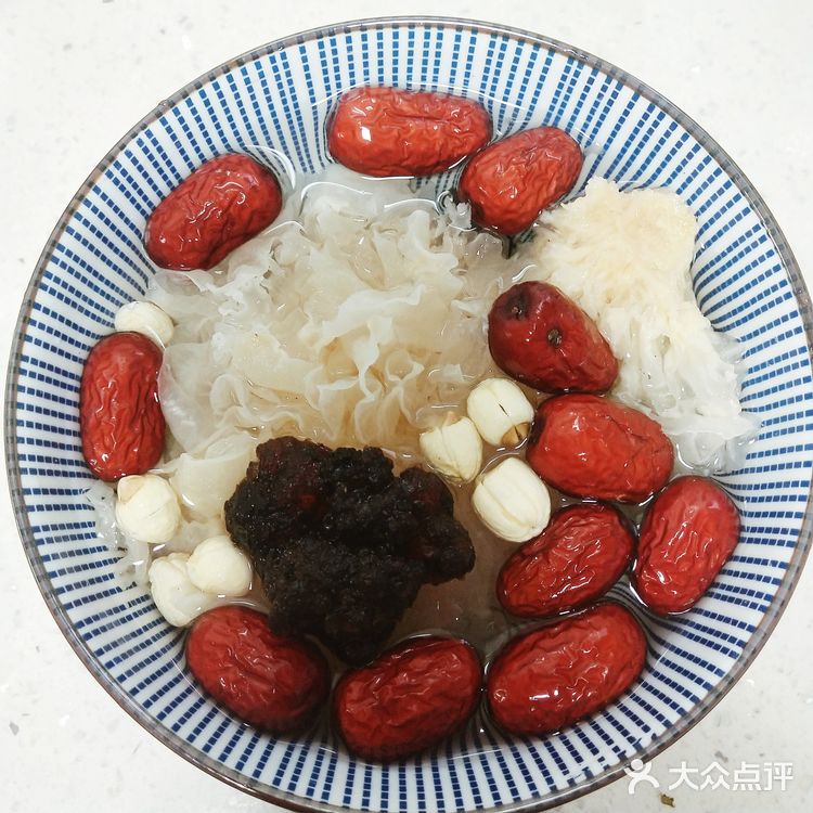 想要变得美美的,就喝碗“桃胶银耳羹”吧!