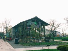 -田园东方蜜桃村的田野营地