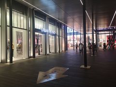 -URBAN REVIVO(深圳华润万象天地店)