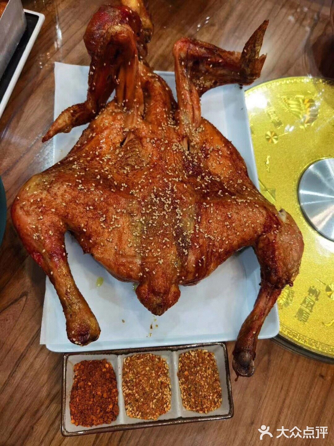 位置在甘肃路新中国城斜对面，停车我特别的方便